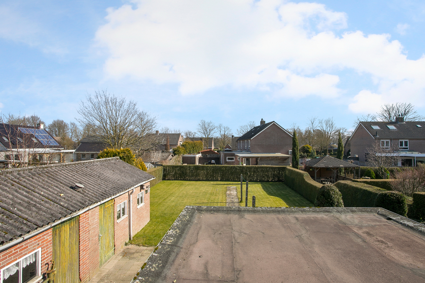 Vrijstaande woning met garage gelegen op een perceel van 556 m2. 