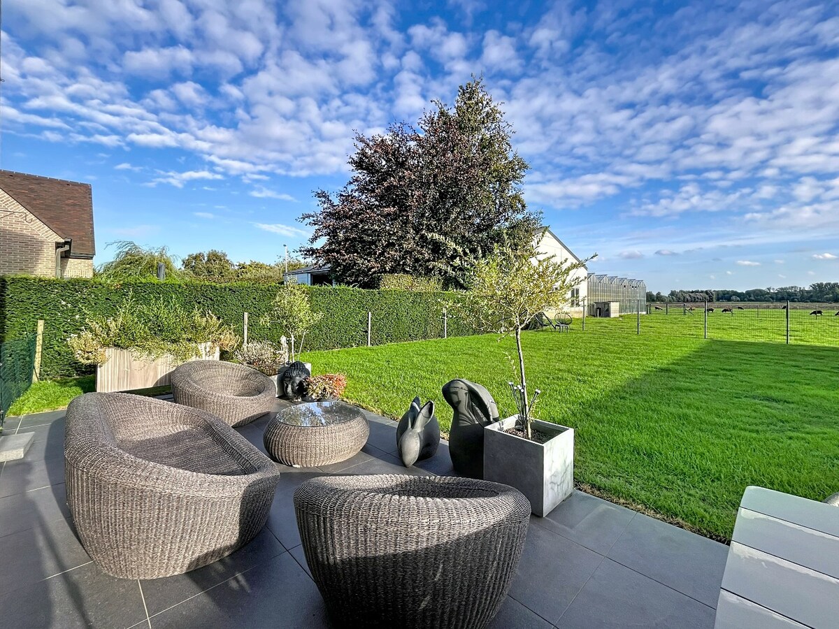 Recente halfopen woning met 3 ruime slaapkamers! 