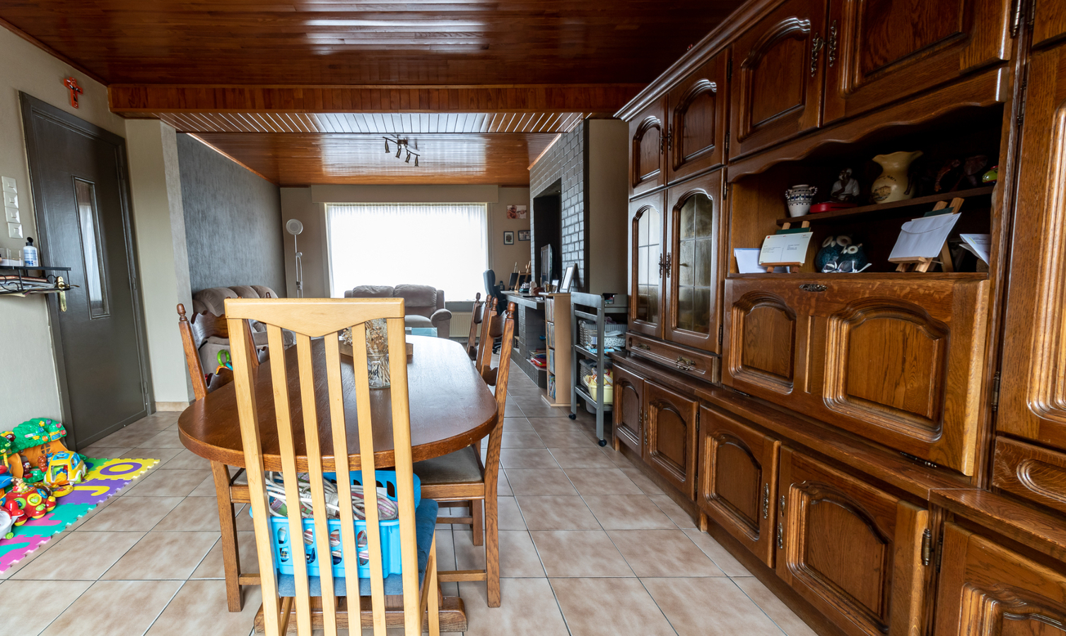 Ruime gezinswoning met 5 slaapkamers en garage te Eernegem 