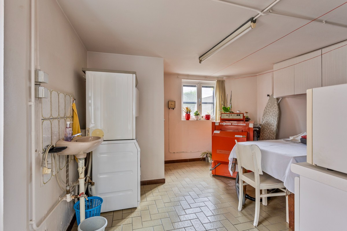 Woning met 5 slaapkamers en grote tuin. 