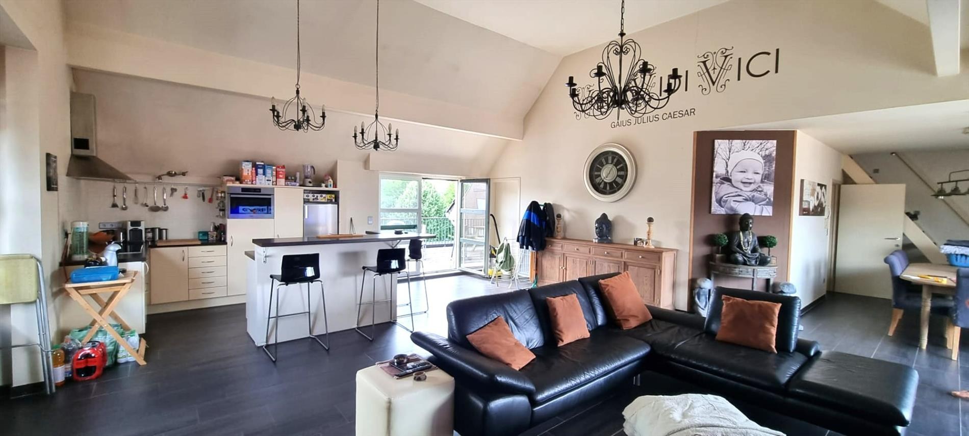 Zeer ruim duplex appartement met 3 slaapkamers in centrum Geel 