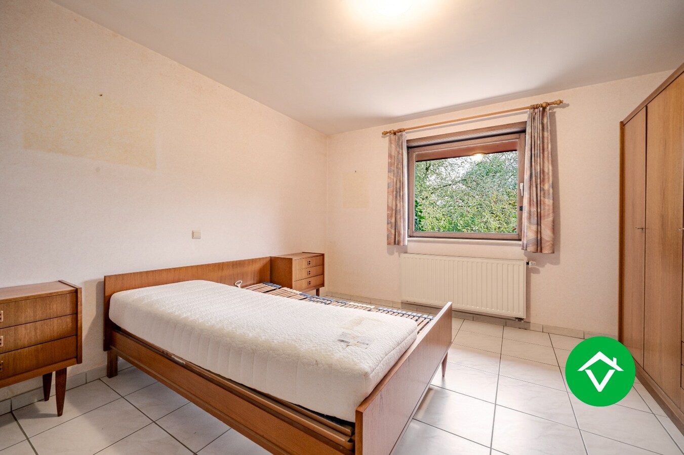 Charmante alleenstaande bungalow met zonnige tuin en garage in Torhout 