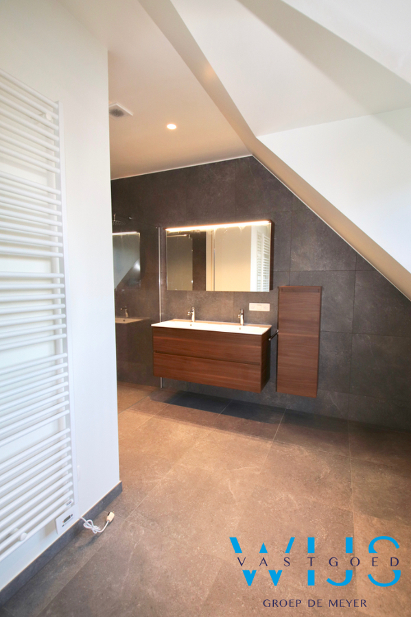 Instapklaar appartement met 2 slaapkamers &amp; terras te ASSENEDE ! 