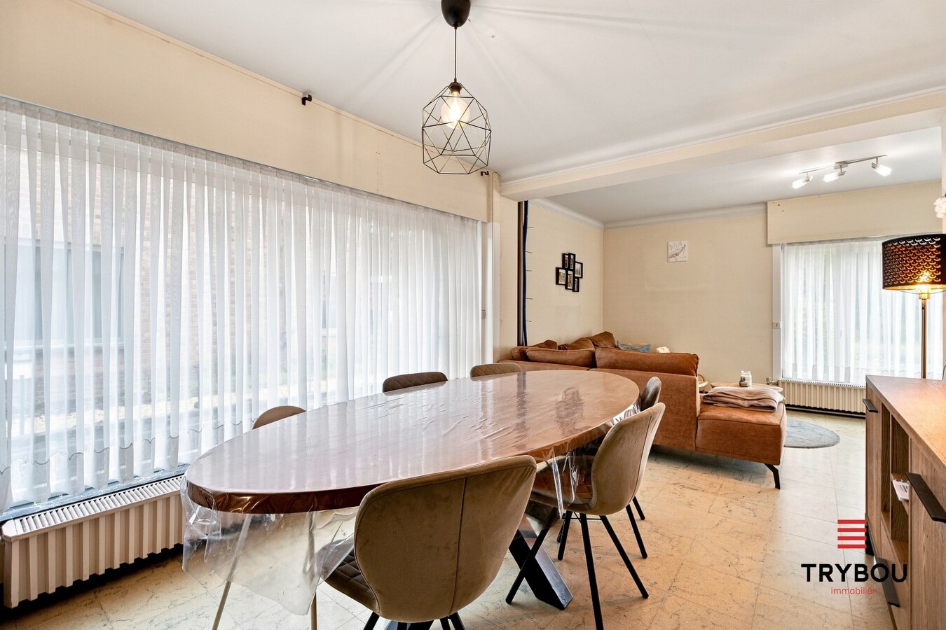 Uitstekende gelegen woning met loods en tuin! 