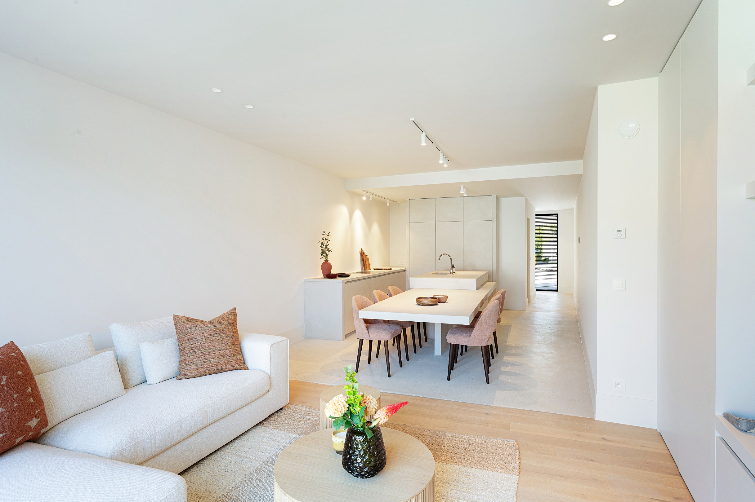 Prachtig afgewerkte nieuwbouwwoning met 4 slaapkamers gelegen in het oude Knokke. 