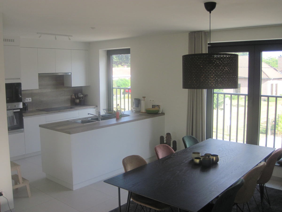 Nieuwe, ruime duplex!   GEEN VASTE KOSTEN !! 