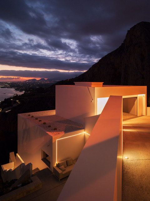 Luxe architectenvilla in Mascarat – Altea met panoramisch zeezicht en extra bouwgrond 