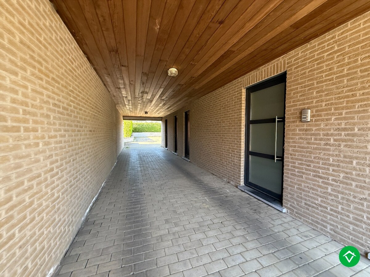 Duplexappartement met twee slaapkamers, zonneterras en parking te Moorslede 