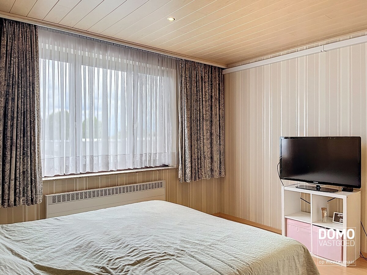 RUIM APPARTEMENT MET 2 SLAAPKAMERS, ZUIDGERICHT TERRAS EN AIRCO 