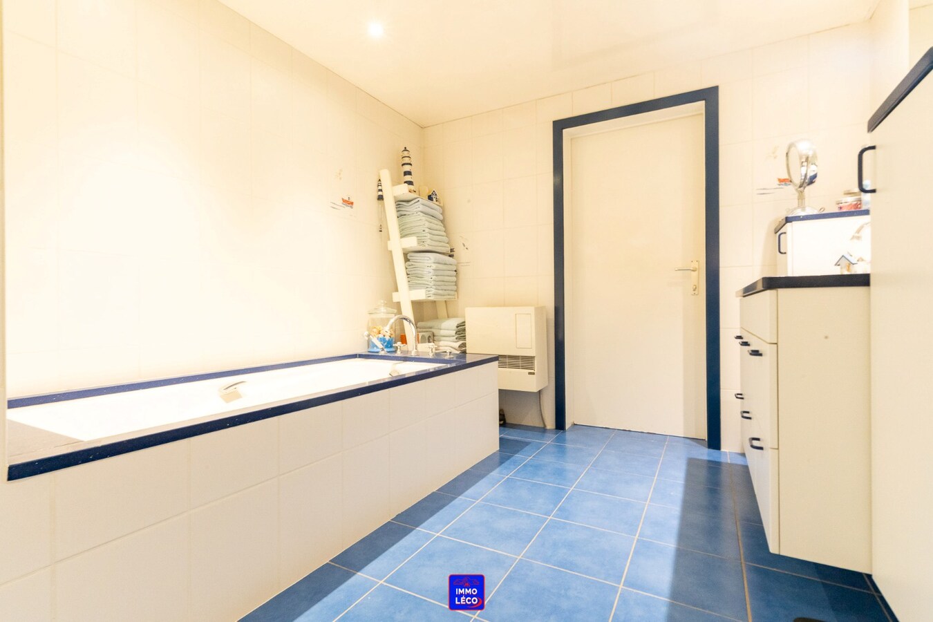 Maison d'habitation avec commerce, jardin, garage, EXCELLENT POTENTIEL !! 