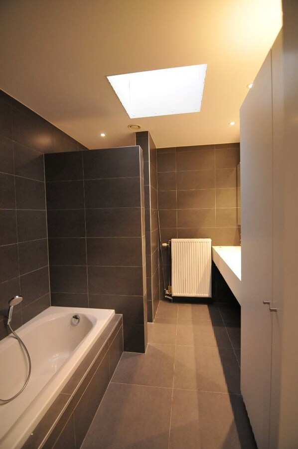 Modern appartement met 1 slaapkamer en parking 