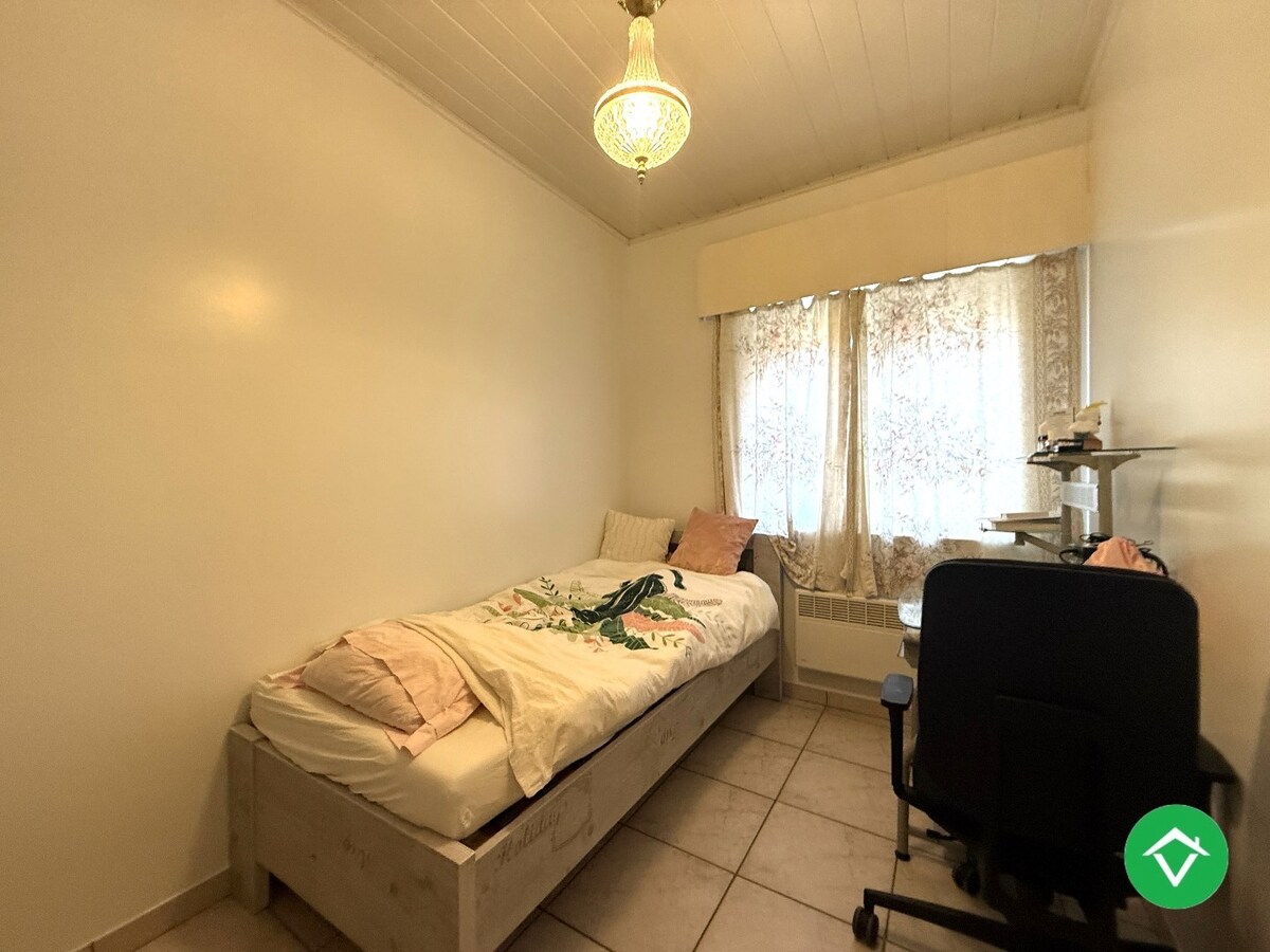 Gelijkvloers appartement met 2 slaapkamers en garage in centrum Roeselare 