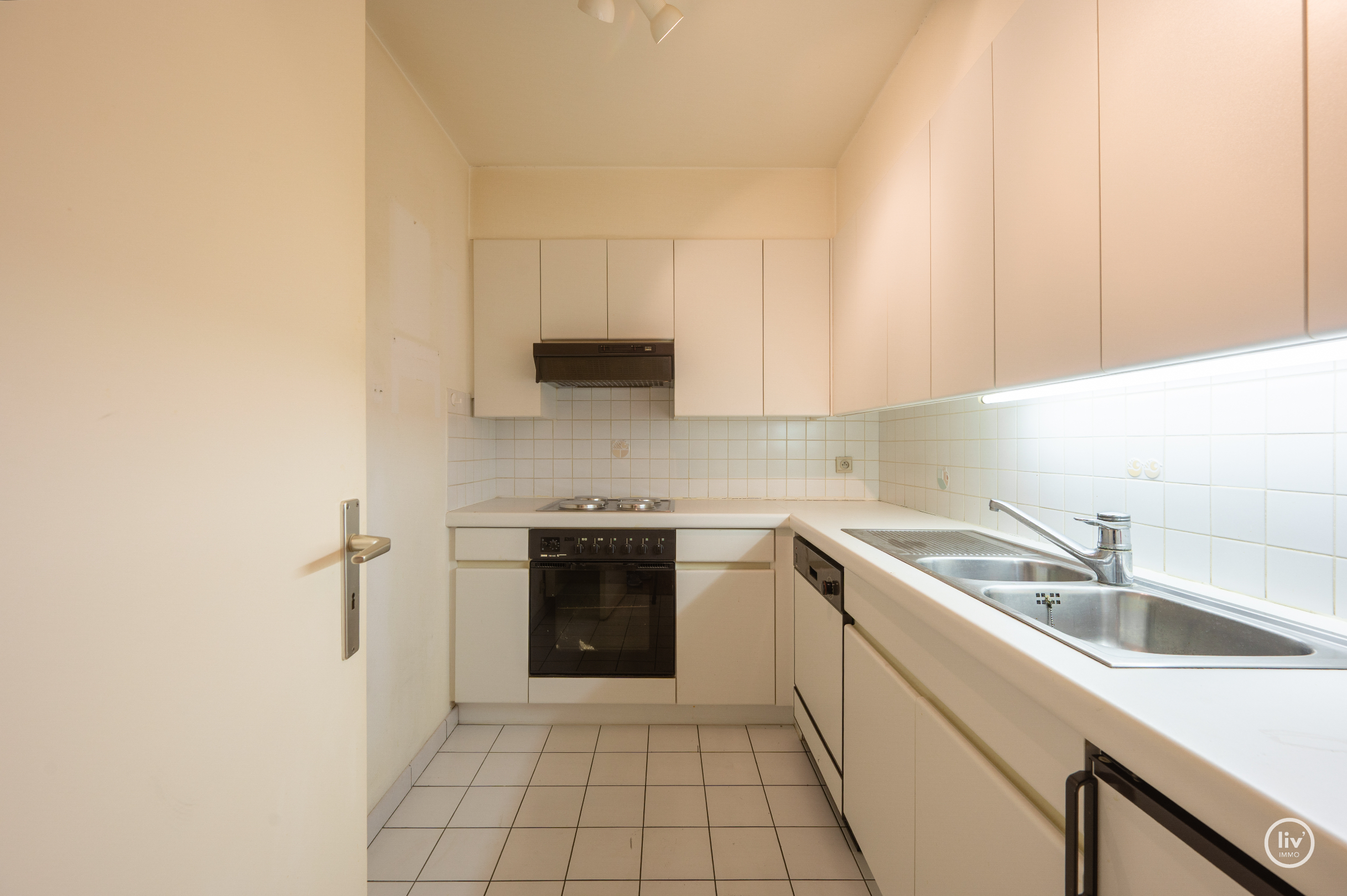 Ruim op te frissen appartement, gelegen op wandelafstand van de zee dichtbij de Lippenslaan. 