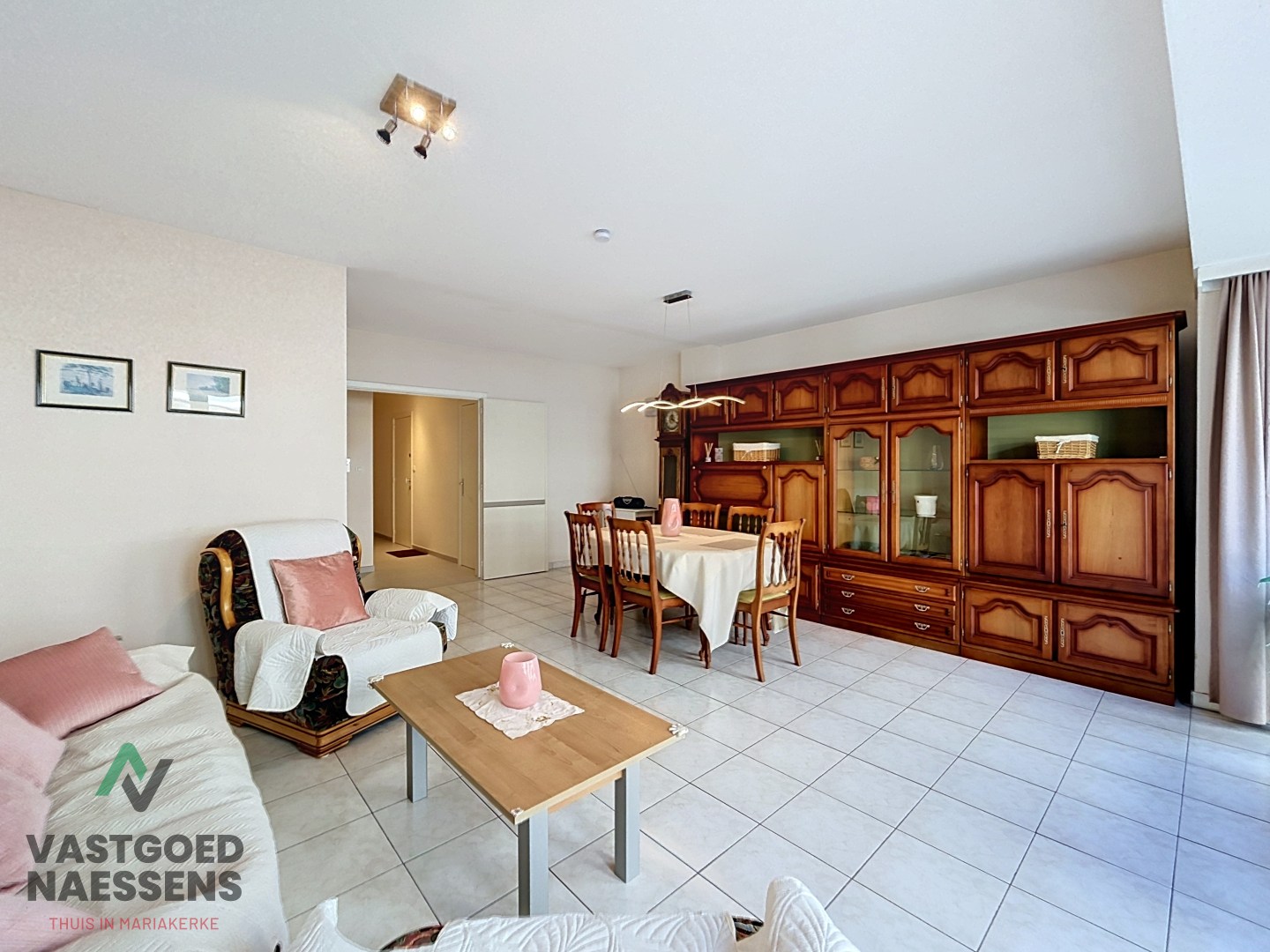 Appartement 2 chambres luxueusement rénové - Vue latérale sur  mer 