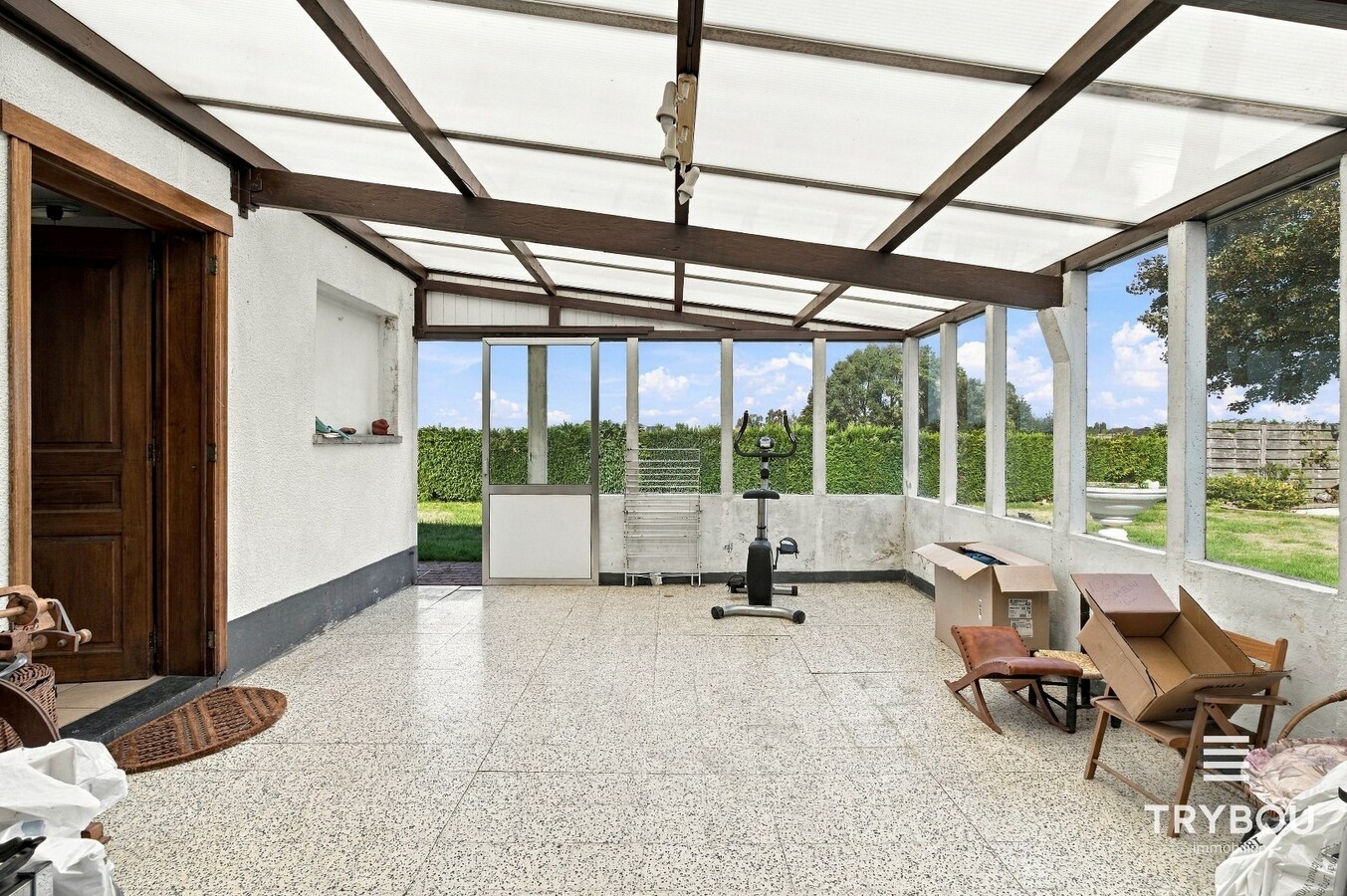 Landelijk gelegen woning met opslagplaats op 3687m² in Merkem! 