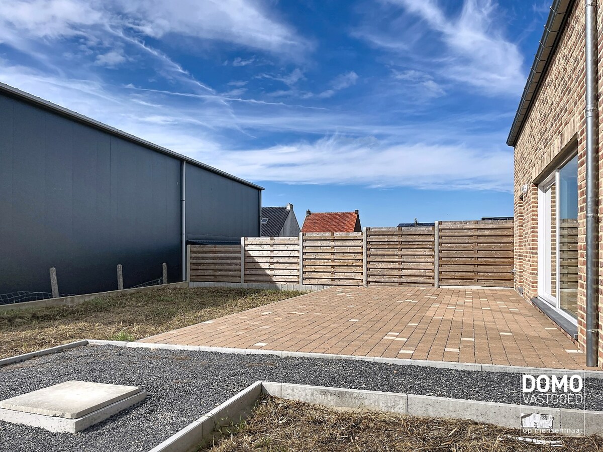 MODERNE NIEUWBOUWWONING MET 3 SLAAPKAMERS TE KORTENAKEN 
