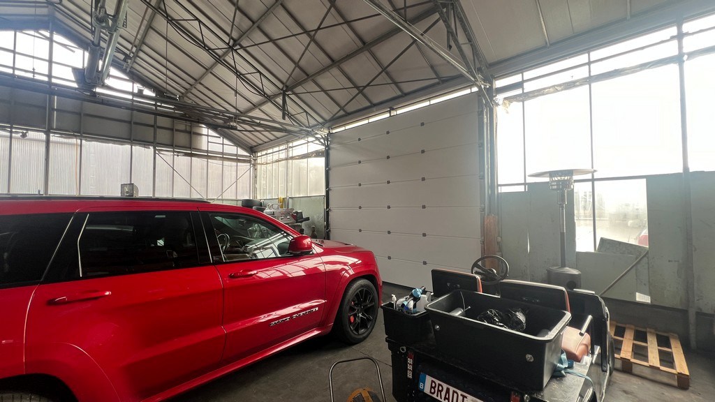 Bedrijfsgebouw te huur op zichtlocatie langs Brusselsesteenweg in Merelbeke-Melle