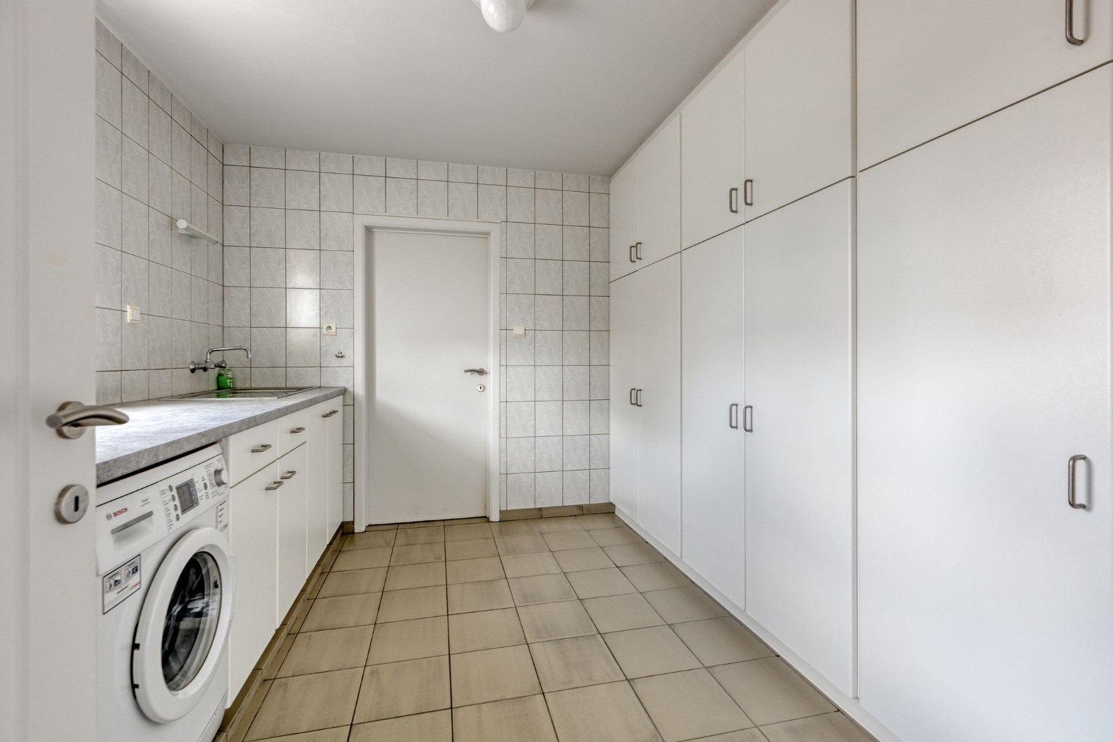 Ruime, energiezuinige gezinswoning met 4 slpk. en verwarmd zwembad in Leopoldsburg 
