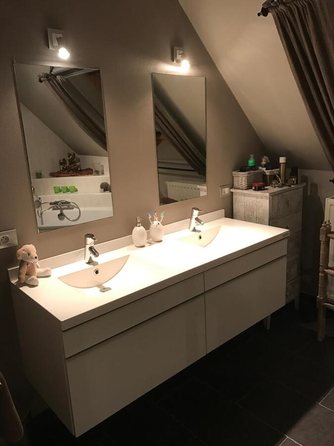 Uitstekend gelegen villa met grote zongerichte tuin 