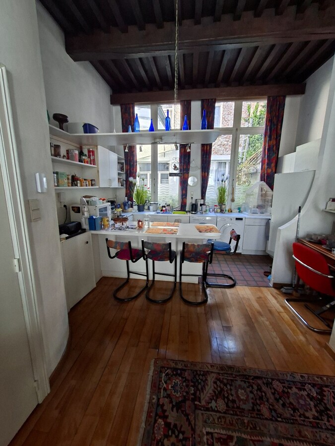 Jolie maIson LOUIS XIV avec cour/terrasse 