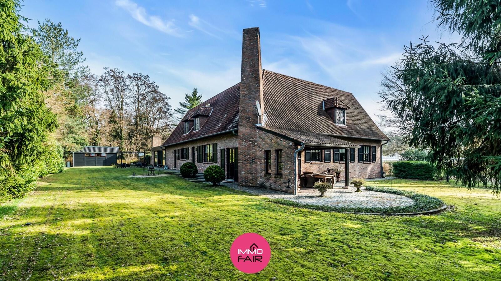 Exclusieve, karaktervolle villa met authentieke elementen in rustige, bosrijke omgeving 