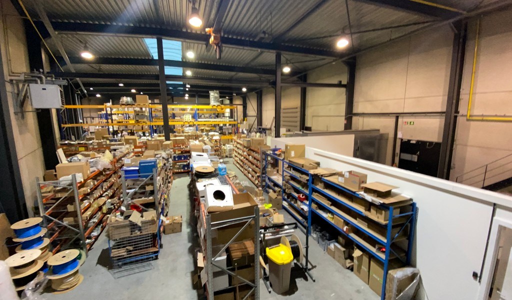 Bedrijfspand te huur vlakbij E17 in Waregem