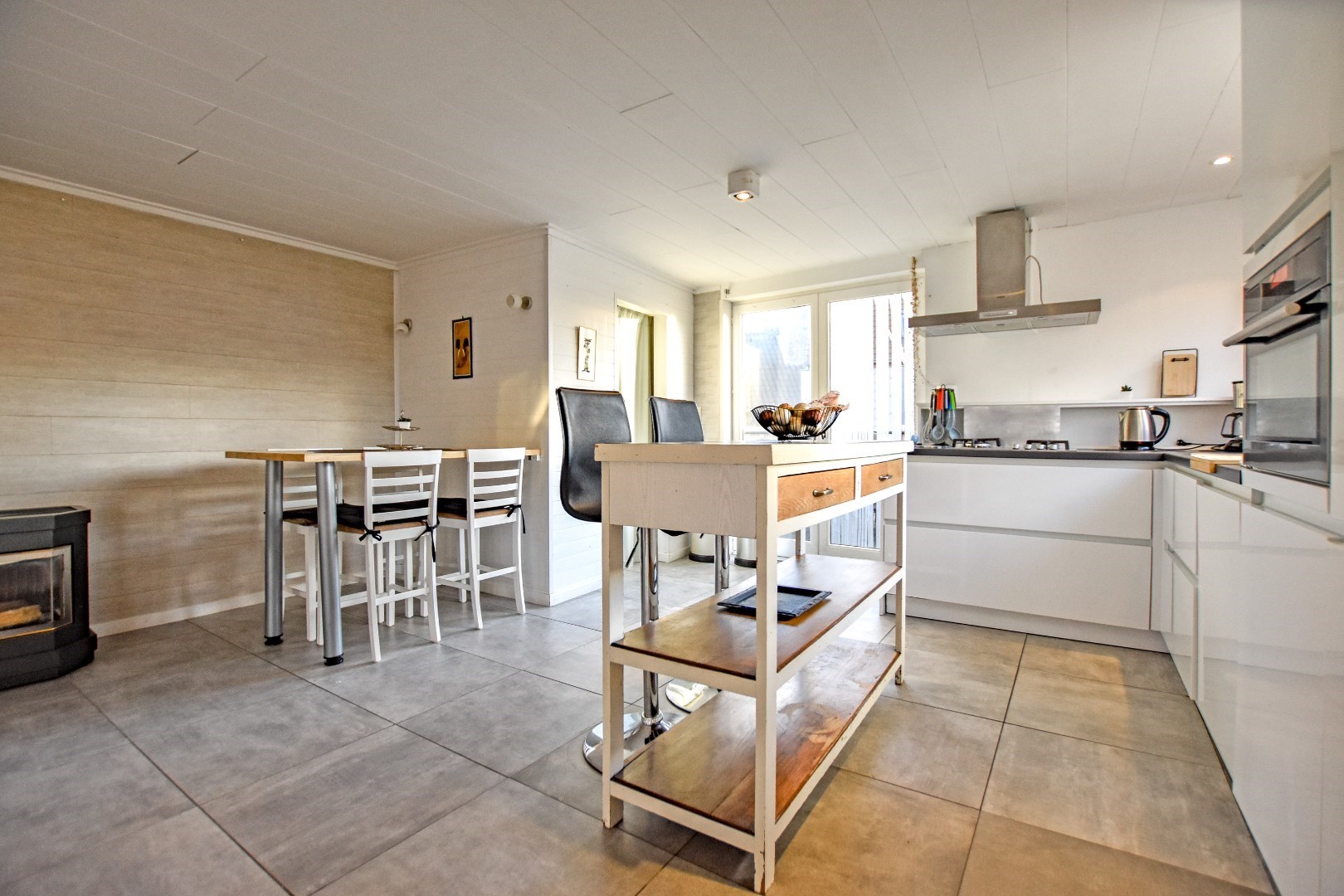 Ruime half open bebouwing te centrum Veurne! 