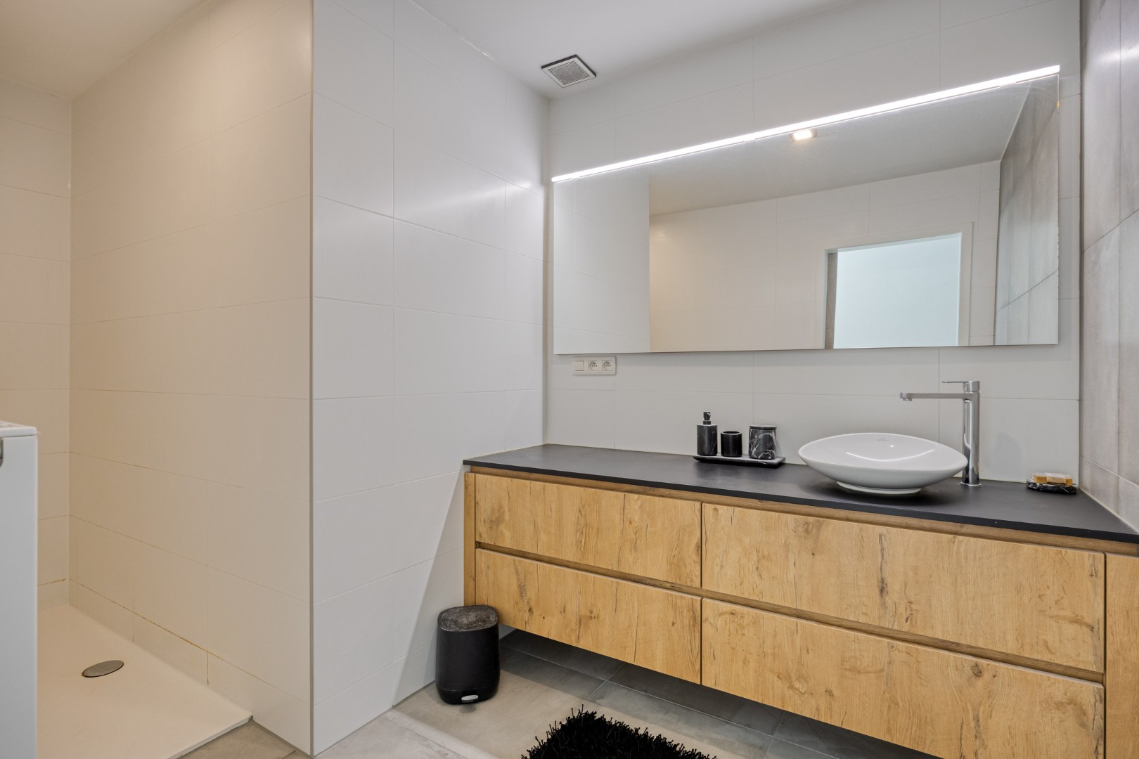 Instapklaar appartement met 2 slpk. en een rustige ligging in Geel-centrum 