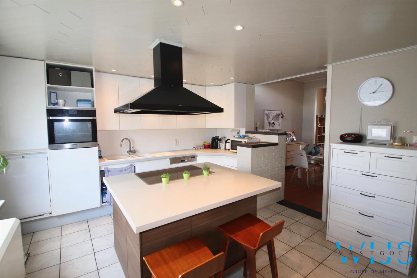 Leuke gezinswoning met 4 slaapkamers + tuin en garage te Zelzate! 