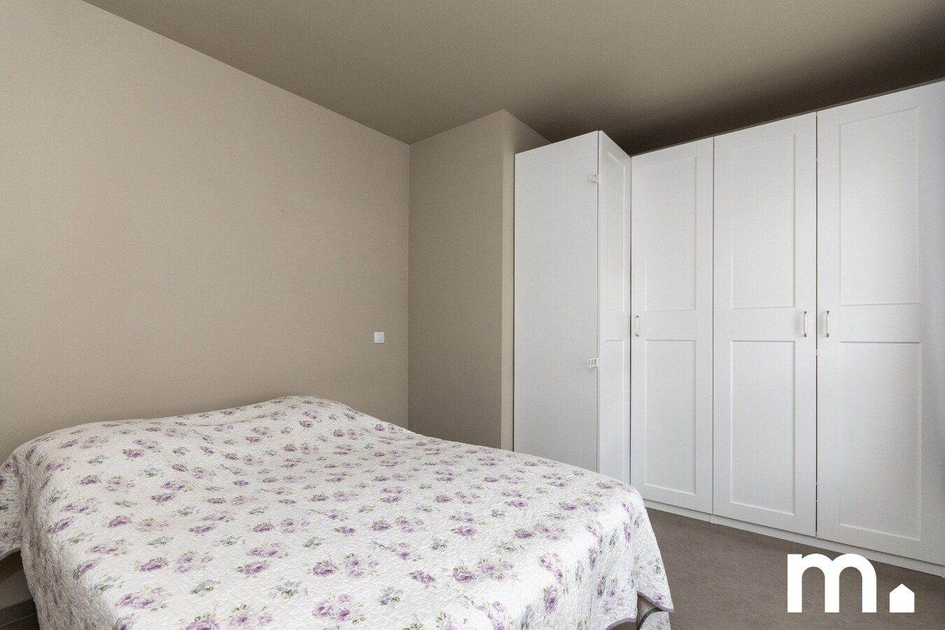Instapklaar gelijkvloers appartement met garage te koop in Geluwe ! 