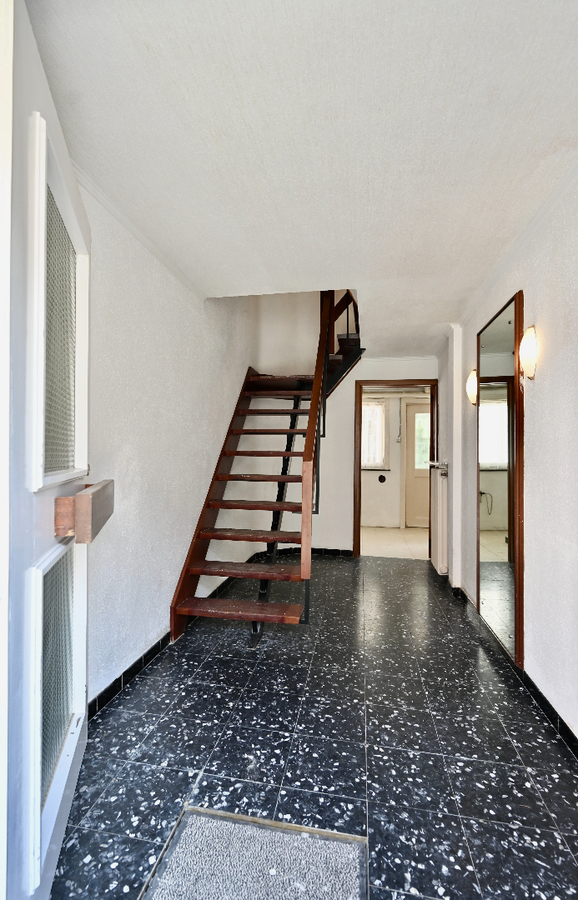 KNAPPE BEL-ETAGE WONING MET GARAGE EN ZUID-GERICHTE TUIN 