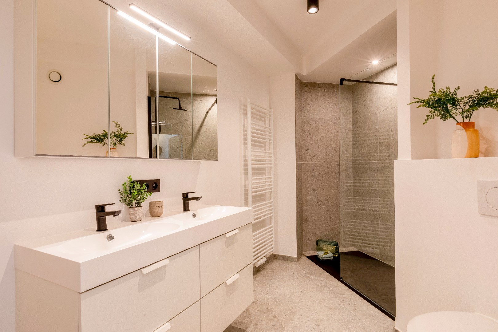 Prachtig gerenoveerd 3 slaapkamerappartement  met  uniek zicht 