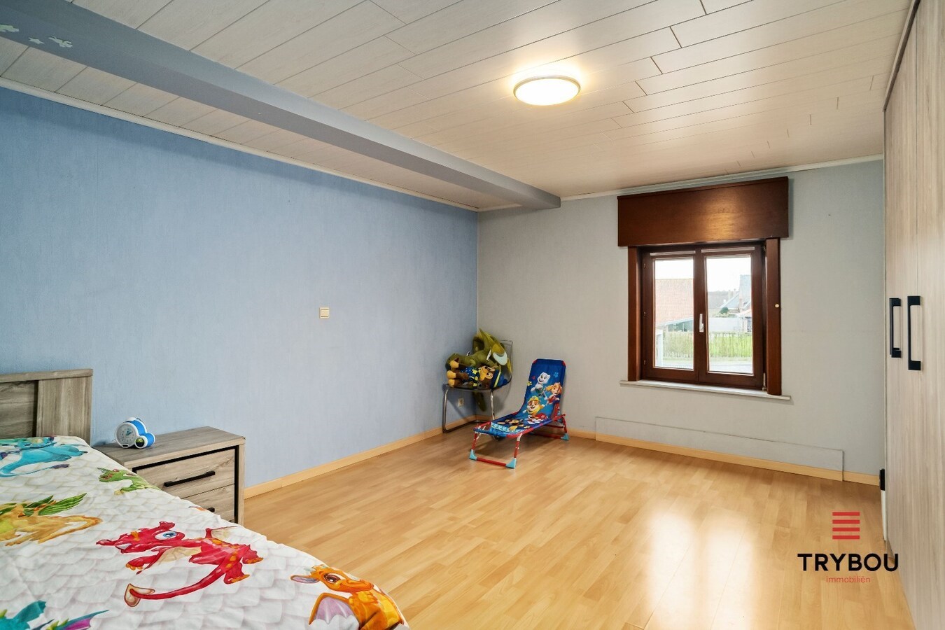 Uiterst ruime woning op het 'Stationsplein' in Merkem 