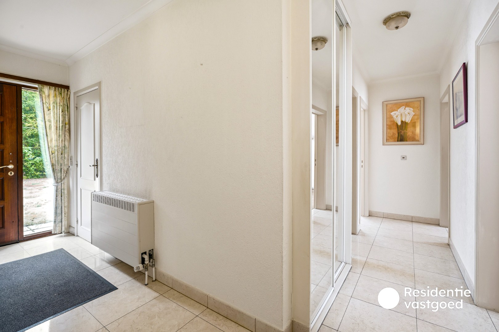 Statige gelijkvloerse villa op een terrein van 2342 m² te Oostduinkerke (Koksijde). 