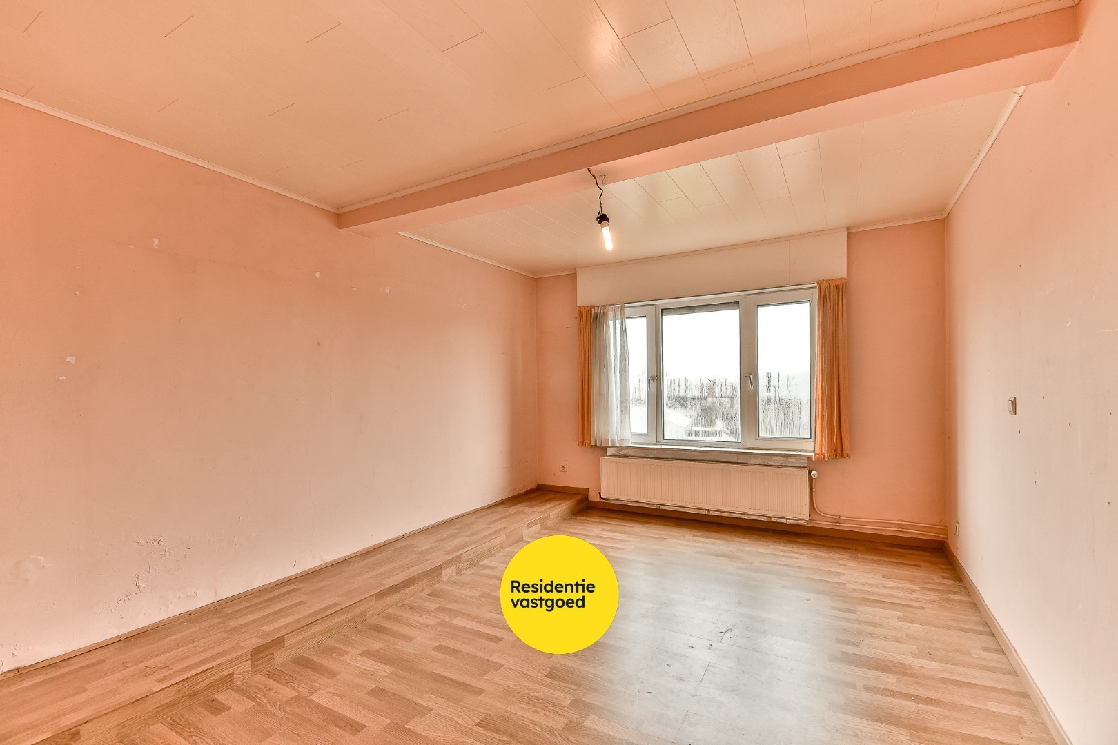 Te renoveren appartementsgebouw met loods op 1.131 m² 