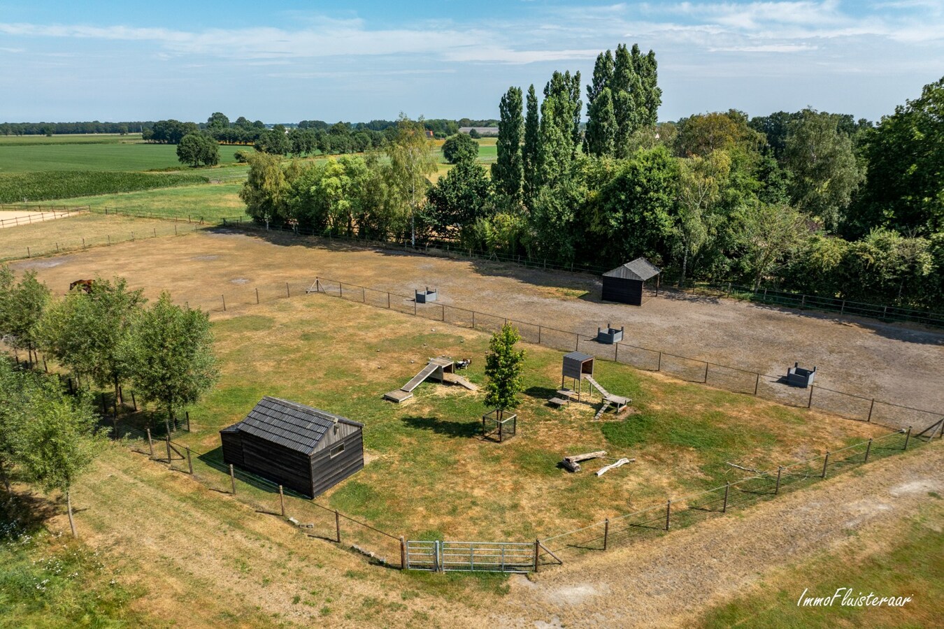 Prachtige langgevelhoeve met charmante schuur en paardenfaciliteiten op ca. 1,8 ha te Ravels. (BEZOEKDAG OP 08/08 VAN 10U TOT 14U) 