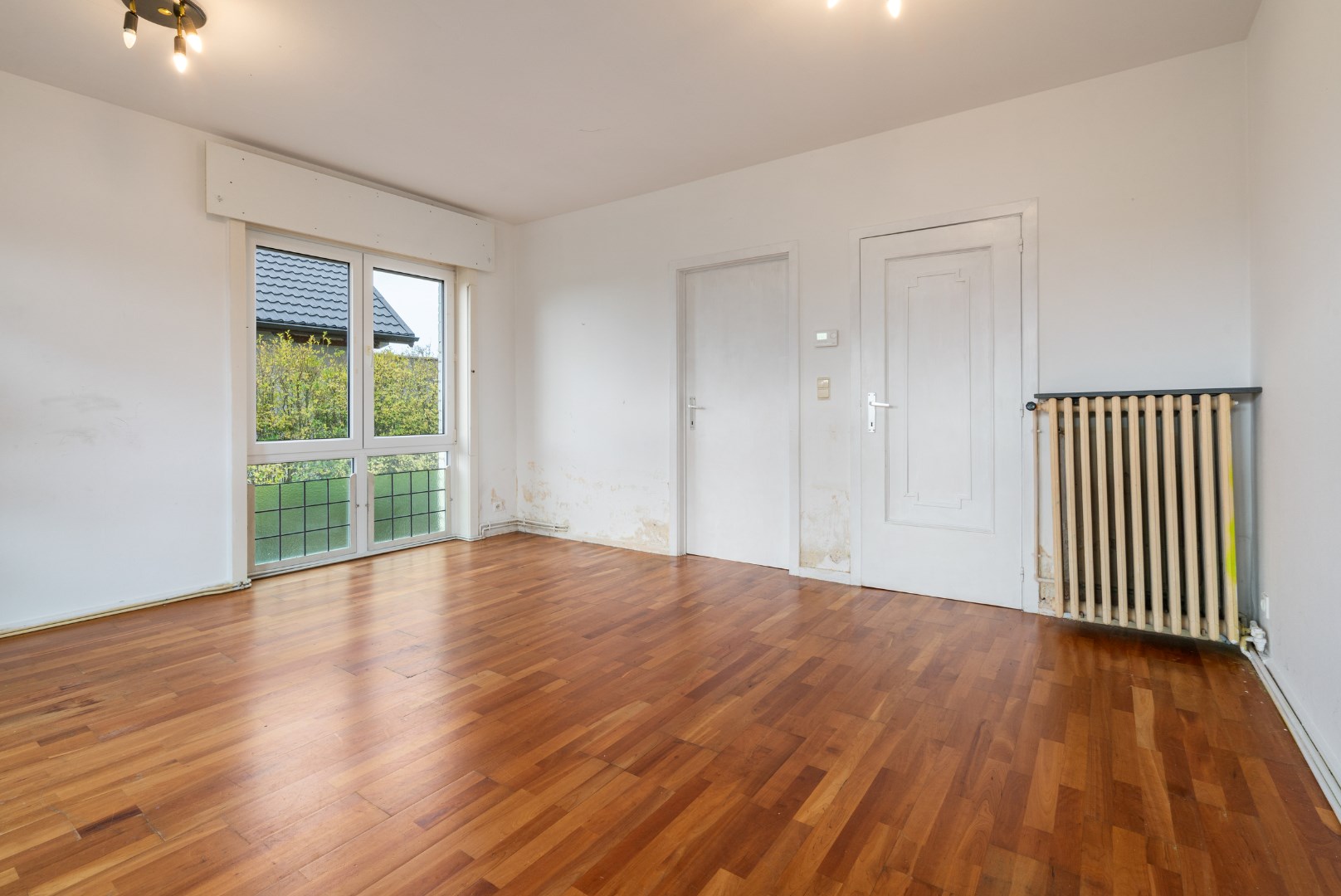 Te renoveren 3 slaapkamer appartement vlakbij de Zeedijk van Zeebrugge 