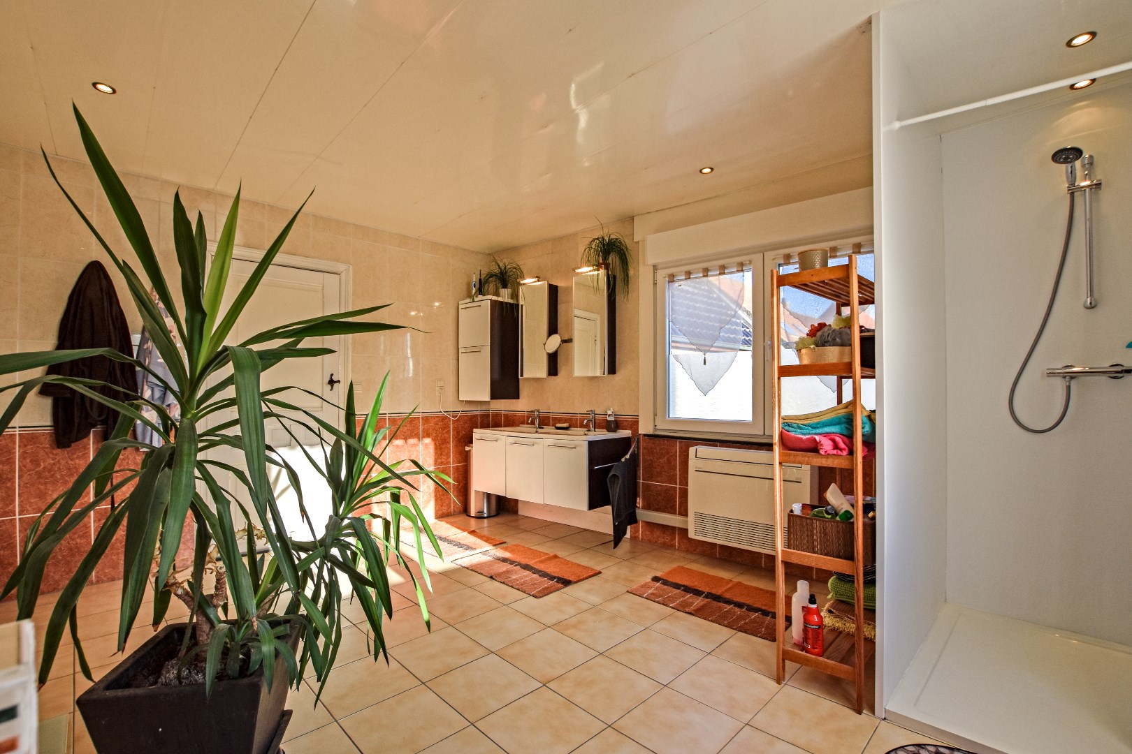 Grote woning met zongerichte tuin en 3/4 slaapkamers 