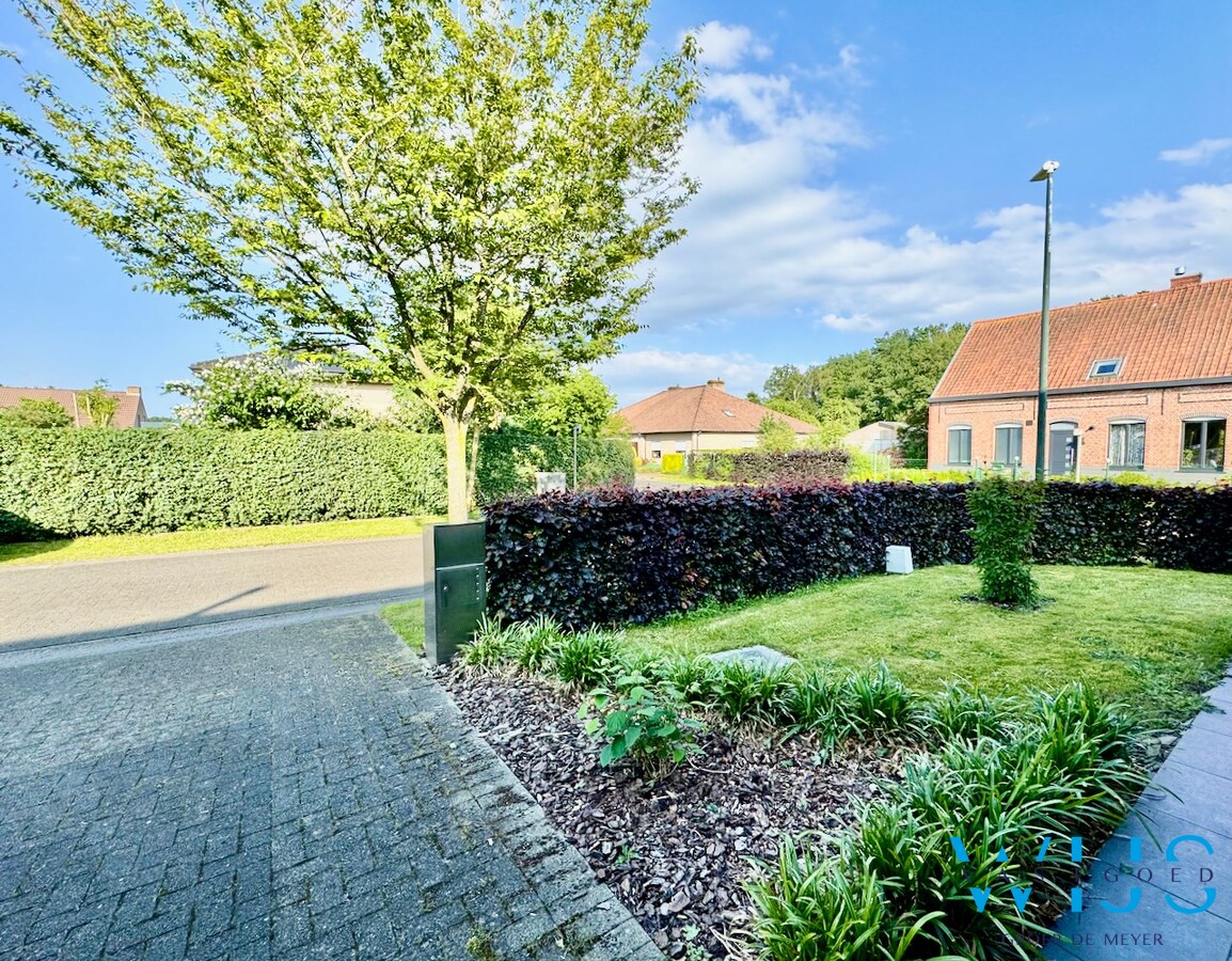 Ideale gezinswoning op 555 m² met 2 garages te Evergem ! 