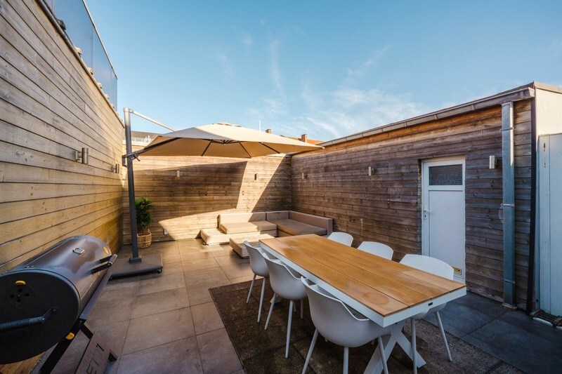 Instapklare, gerenoveerde gezinswoning met garage en oprit in hartje Zeebrugge 