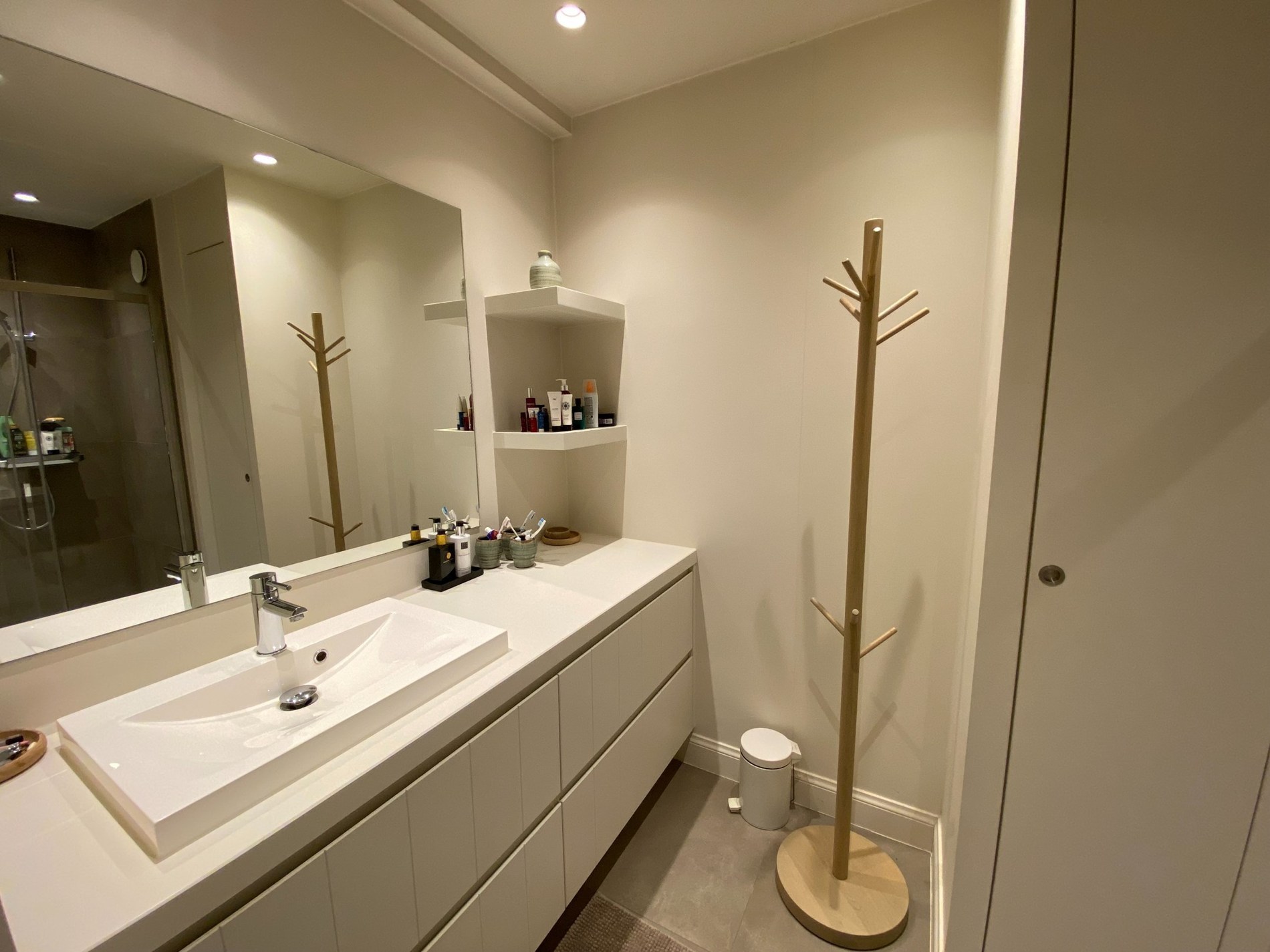 Gemeubeld - Gezellig 2 slaapkamer appartement gelegen in de Van Bunnenlaan te Knokke. 