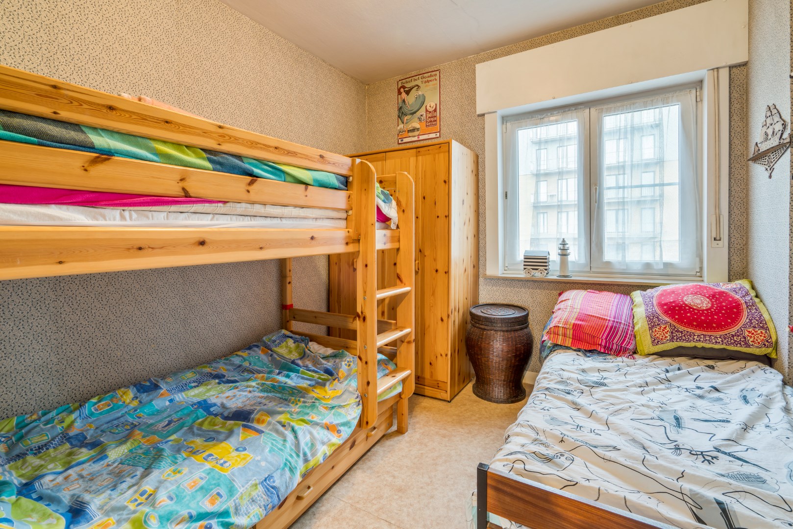 Te renoveren 2 slaapkamer appartement op het 2de verdiep 