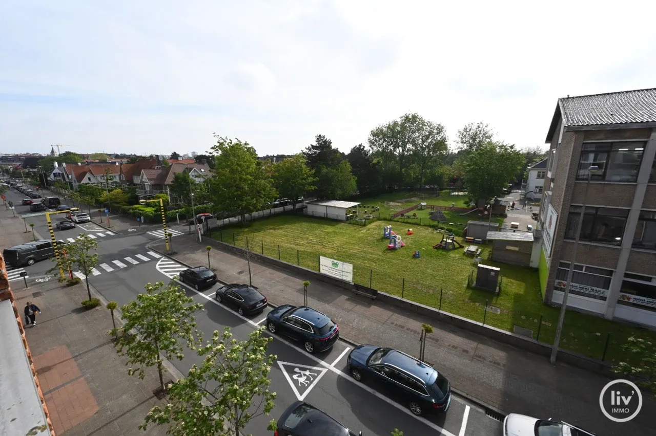 Appartement central avec vue ouverte et possibilité pour acheter un garage dans l'immeuble.