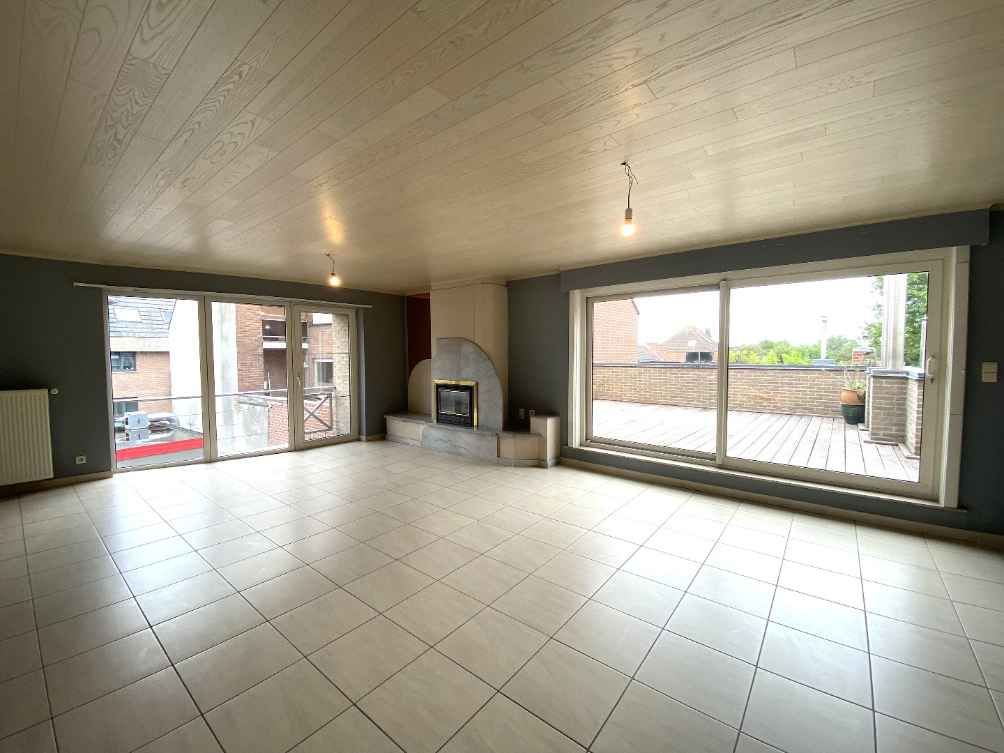 Instapklaar en ruim appartement met zonnig terras in hartje Wakken! 