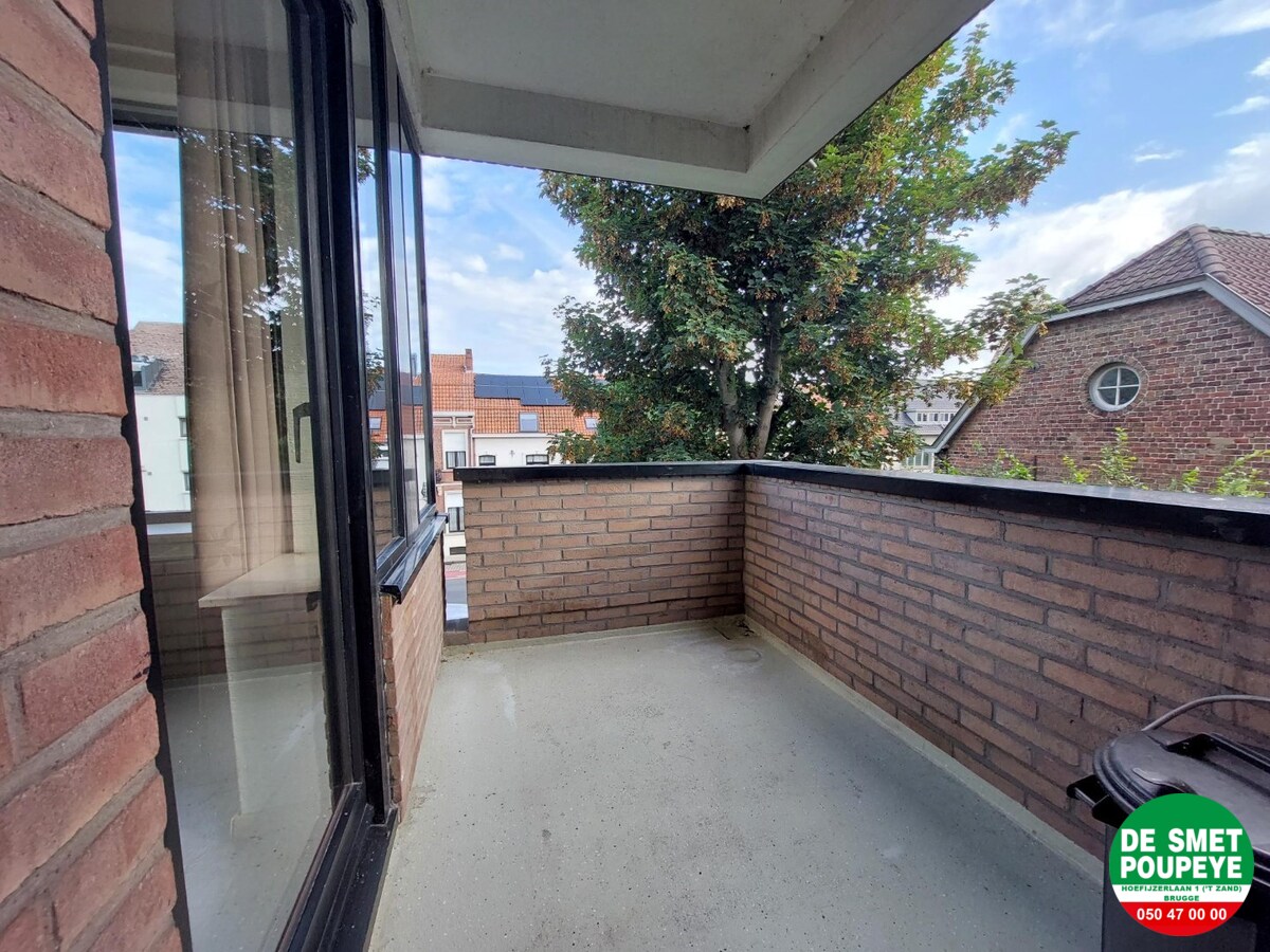 Zonnig hoekappartement met autostaanplaats 