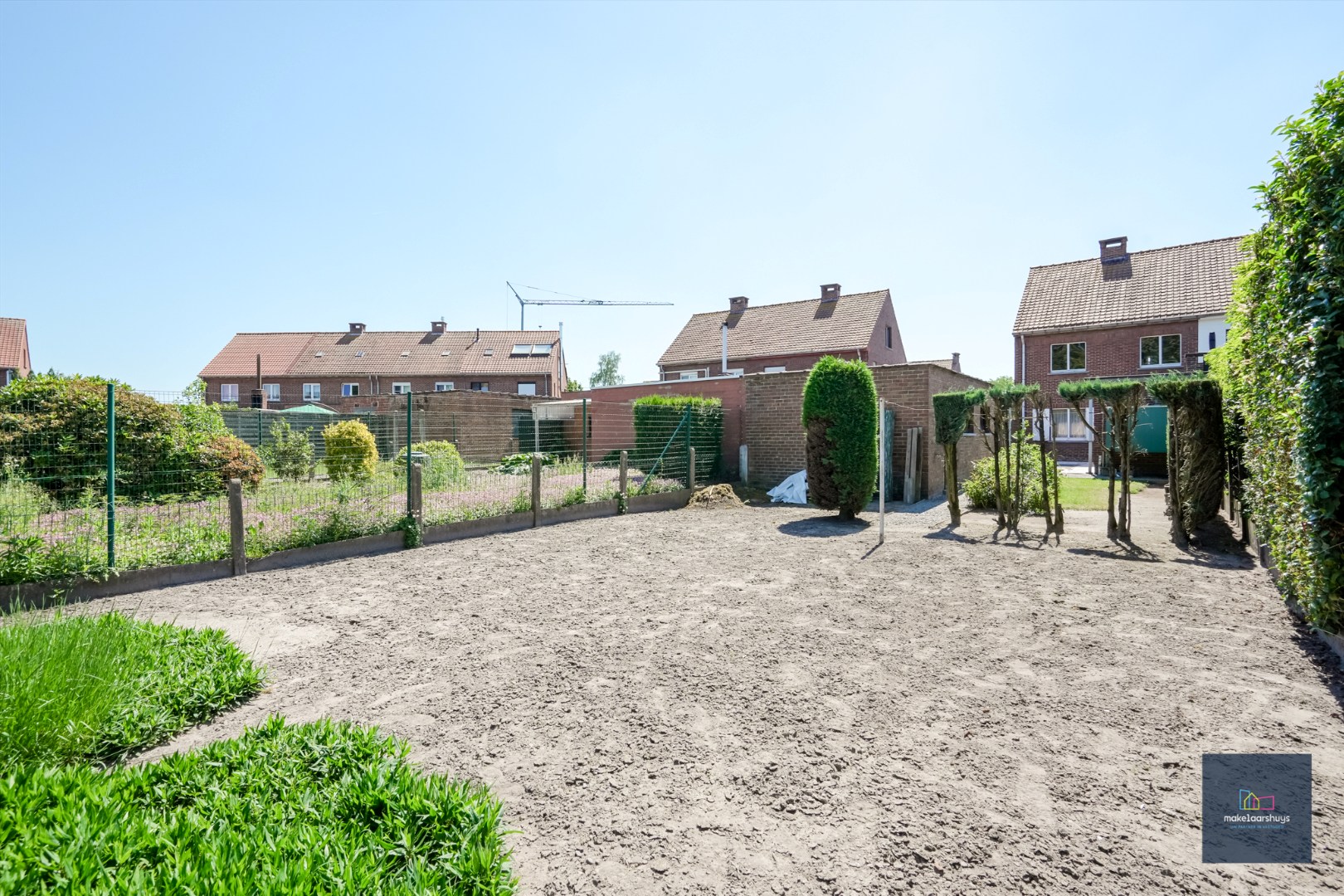 Te renoveren HOB met garage en bijgebouw op een mooi perceel 