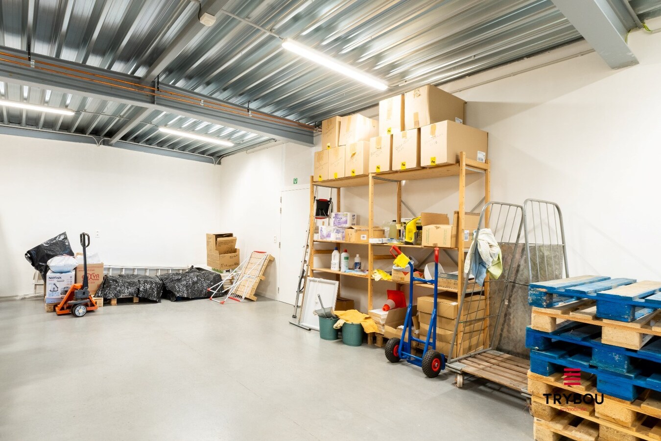 Commercieel pand met woonmogelijkheden op uitstekende ligging 