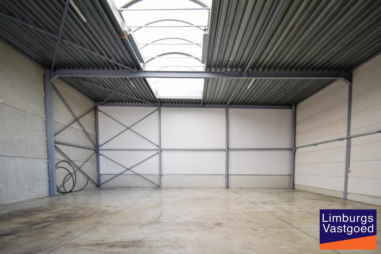 Instapklare KMO-unit, 225 m², met sectionaalpoort en parking 