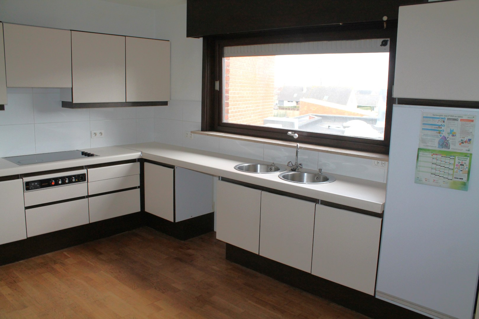 Ruim duplex appartement in hartje Sint-Eloois-Vijve! 