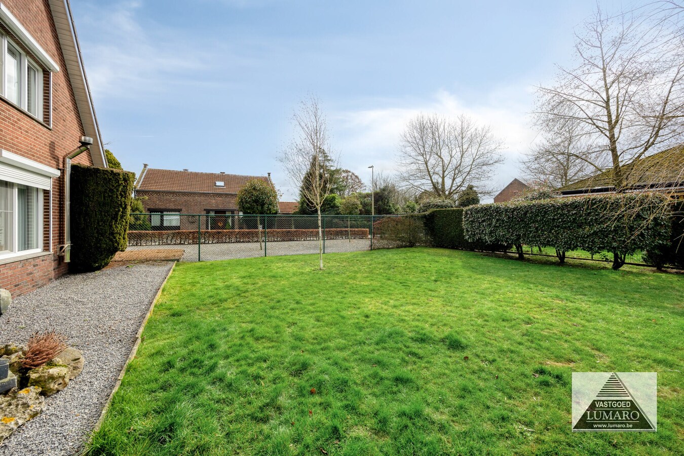 Landelijk gelegen goed onderhouden vrijstaande woning 